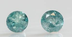 To uindfattede brillanter på ialt ca. 1.18 ct. 2