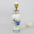 BORDSLAMPA, porslin, famille rose, Kina, 1900-tal.