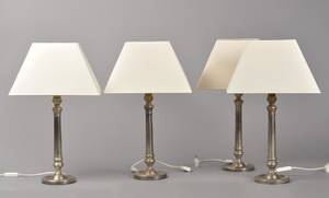 Fire par bordlamper med tinpatinering. Af nyere dato. 4