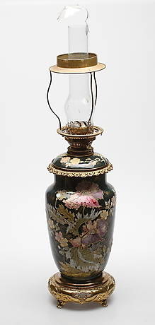 FOTOGENLAMPSFOT, keramik och mässing, sent 1800-tal.