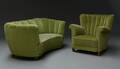 Overpolstret bananformet sofa samt lænestol 2