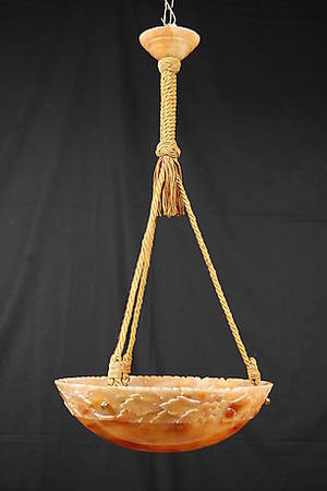 TAKLAMPA,  alabster,  1900-talets första hälft.