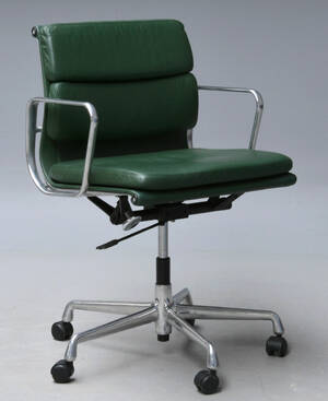 Charles Eames. Full Leather Soft Pad kontorstol, model EA-217
