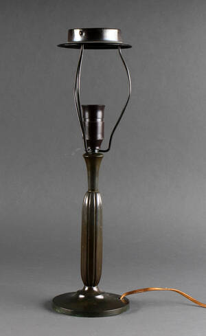 Just Andersen bordlampe af diskometal  Denne vare er sat til omsalg under nyt varenummer 4349744