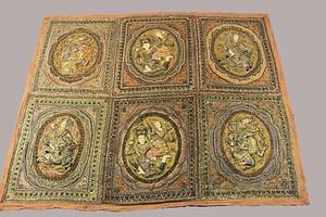 WANDTEPPICH, Burma, Silberpailletten-, Perl- und Fadenstickerei auf Leinengewebe.
