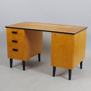 SKRIVBORD, björk med svärtade detaljer, 1900-talets mitt.