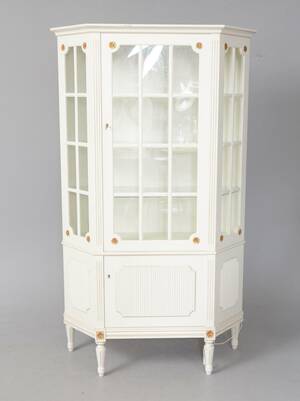 Vitrinskåp, Gustaviansk stil