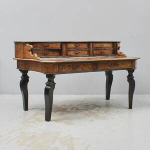 Skrivbord, 1700-1800-tal. Bredd 143. Djup 85 cm