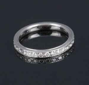 Brillant-alliancering af 18 kt. hvidguld, i alt ca. 1.00 ct