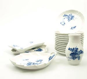 SERVISDELAR, porslin, 16 stycken, Blå Blomster, Kunglig Dansk.