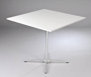 Arne Jacobsen 1902-1971, Kvadratisk bord