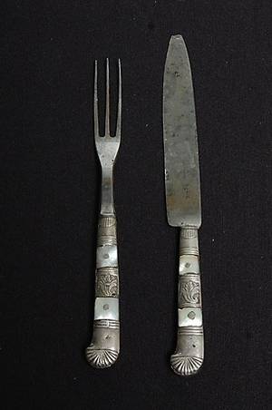 BESTICK, barock, 1700-tal  med pärlemorinläggning.