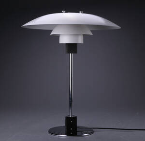 Poul Henningsen. Bordlampe PH 43