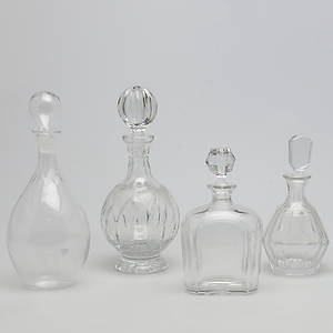 KARAFFER. 4 st. Kristall. Bl.a Kosta. Orrefors.