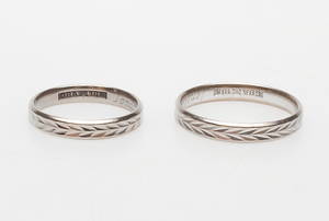 RINGAR, 2 st, 18k vitguld, vikt ca 6,8 gr.