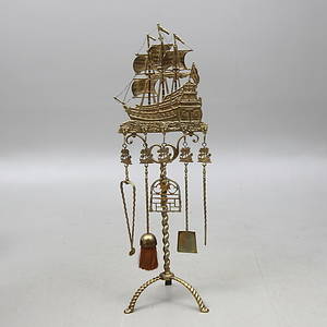 BRASSTÄLL, 6 delar, dekor av skepp, mässing,1900-tal.