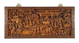 FIGURENREICHE HOLZSCHNITZEREI. Hongkong. 1. Hälfte 20. Jahrhundert.