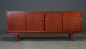 Dansk møbelproducent. Lav skænk af teak, 1960erne