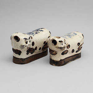 KUDDAR, 2 st, stengods, Kina, 1900-tal.