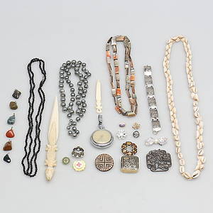 PARTI BIJOUTERIER. Halsband. Broscher. Armband i silver mm.