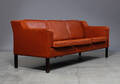 Mogens Hansen. Tre-personers sofa, rødbrunt læder  Denne vare er sat til omsalg under nyt varenummer 4739634