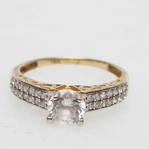 RING MED STENAR, 18k guld, total vikt ca 3 gr.