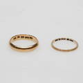 RINGAR, 2 st, 18k guld, vikt ca 10,6 gr.