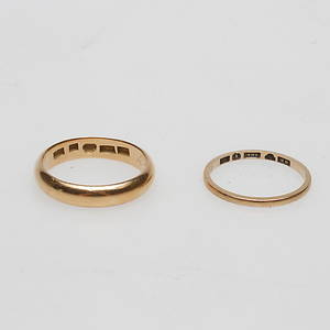 RINGAR, 2 st, 18k guld, vikt ca 10,6 gr.