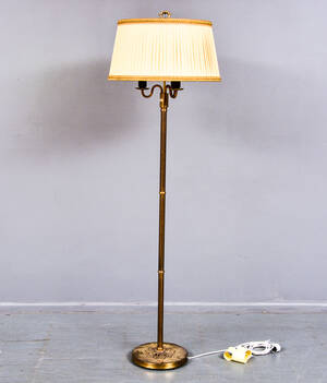 Golvlampa, 1940-tal. Denna vara har satts till omförsäljning under nytt varunummer4769267