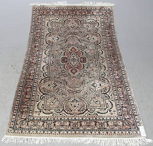 MATTA, Kashmir, silke, ca 124x109 cm.