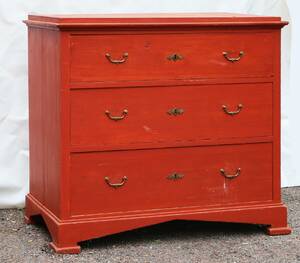 Byrå med tre lådor, Karl Johan, 1800-tal