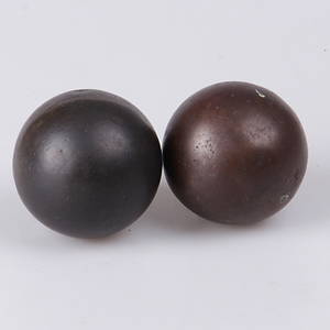 KANONKULOR, 2 st. Järn, troligen 16001700-tal.