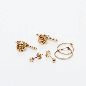 KNAPPAR 1 par samt ÖRHÄNGEN 2 par, 18k guld. 1900-tal.