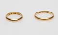 RINGAR, 2st, 23k guld, vikt ca 13,5 gr.