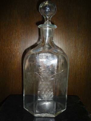 Karaff med druvmotiv