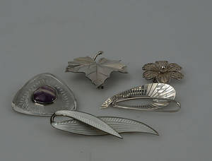 BROSCHER, 5 stycken, silver.