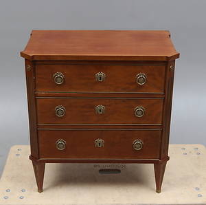 BYRÅ, sengustaviansk stil, 1900-talets första hälft.