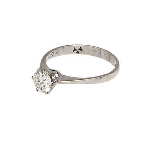 RING, 18k vitguld med briljantslipad diamant, 0,74 ct, totalvikt ca 2,5 gram.