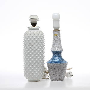 BORDSLAMPOR, 2 st, Uppsala-Ekeby och Rörstrand, omkring 1900-talets mitt.