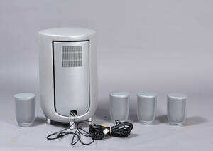 Loewe Tremo Subwoofer, samt 4 højttalere Denne vare er sat til omsalg under nyt varenummer 4740782