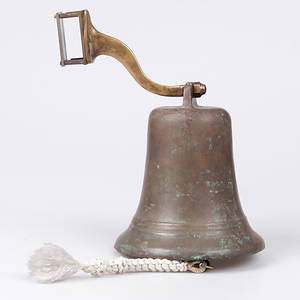 SKEPPSKLOCKA, med väggfäste, mässing, malm, 1900-tal.