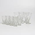 VINGLAS samt STARKVINSGLAS, kristall, 1900-tal.