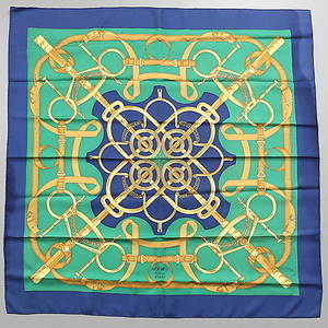 SCARFS i originalkartong. Eperon dor, Hermès, Paris.