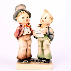 FIGURIN, porslin, sjungande gossar, Goebel, Hummel.