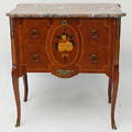 BYRÅ, tvålådig ,med marmorskiva och intarsia. Louis XV-stil.