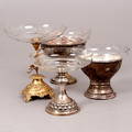 BORDSUPPSATS, 4 st. metall, glas och nysilver, 1900-tal.