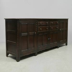 Sideboard, England. Längd 213
