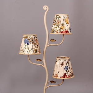 GOLVLAMPA, smide, 3-armad, dekor av förgyllda löv, 1900-talets mitt.