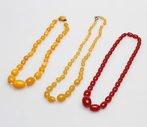 COLLIER, 3 st, nytillverkad bärnsten, 19002000-tal.