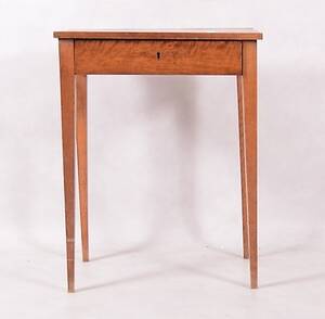 BORD MED LÅDA, 1900-talets första hälft.